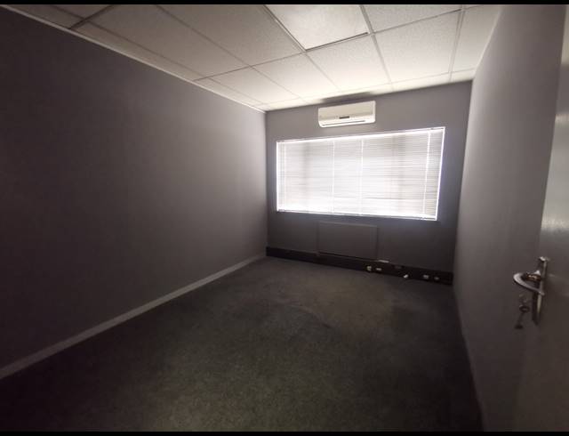 810M² FACTORY TO LET IN JET PARK